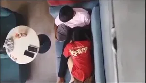 Quay lén gấu liếm bú cho em người yêu nơi công cộng