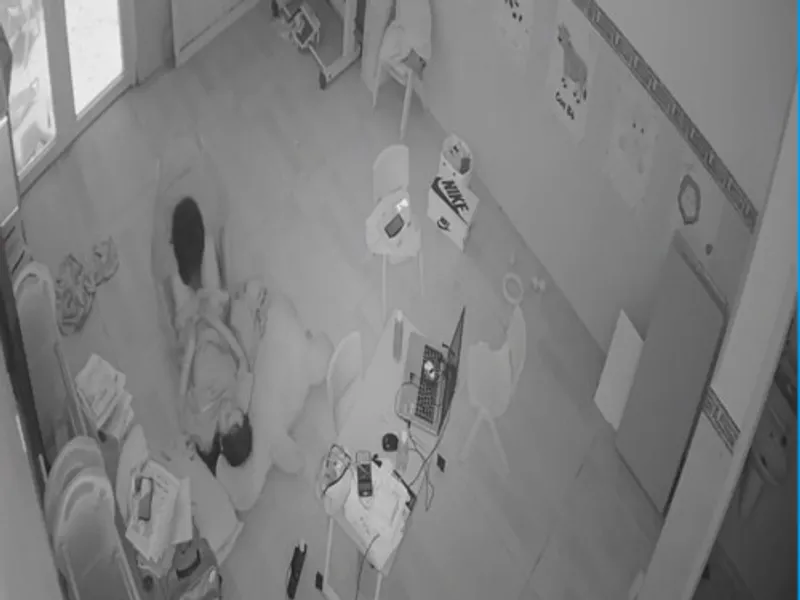 Lộ clip quan hệ cùng người tình tại phòng khách