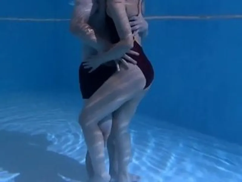 Anh xã lạnh nhạt, vợ địt nhau với hlv dạy bơi