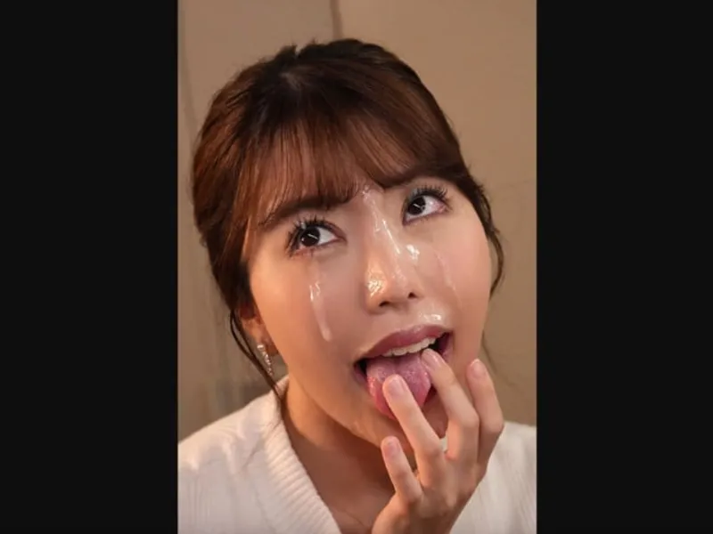 Nam sinh may mắn được cô giáo dâm đãng mút cu