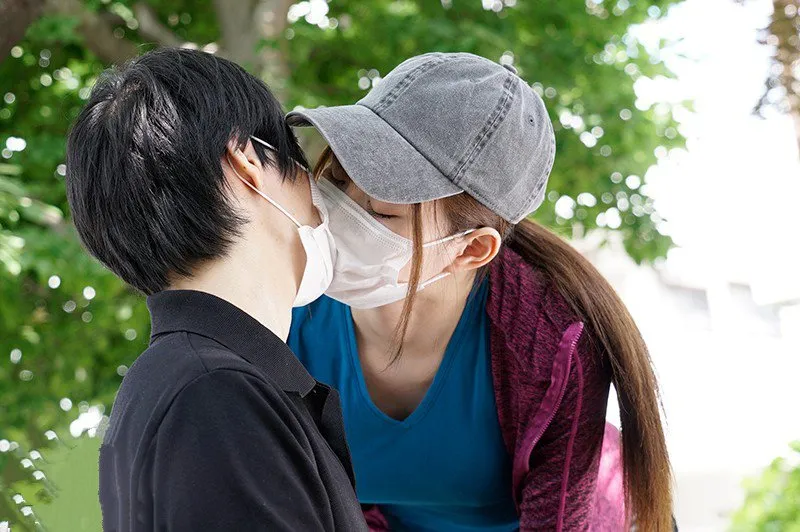 Chuyện tình của akari mitani với bạn gái quen qua mạng trong mùa covid