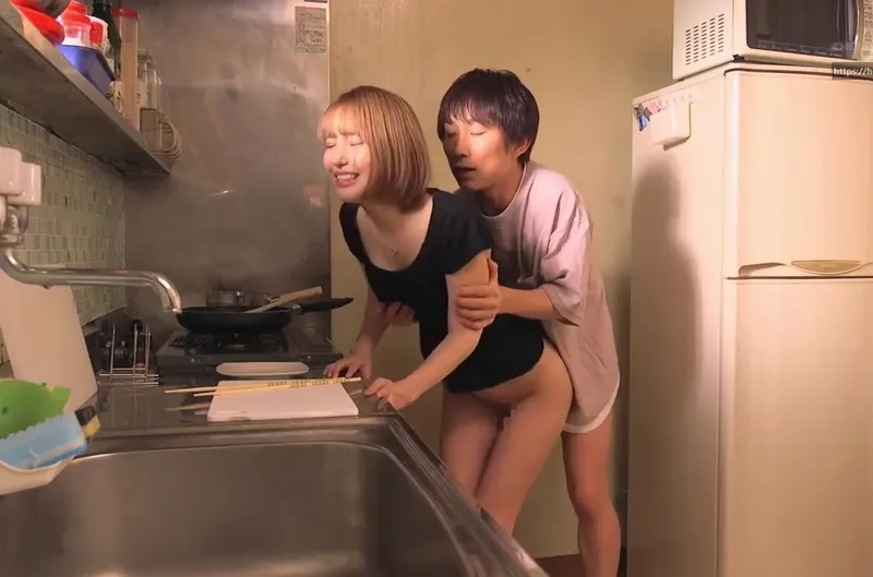 Vợ của anh trai mất nết về quê chơi rồi đụ với cậu em chồng