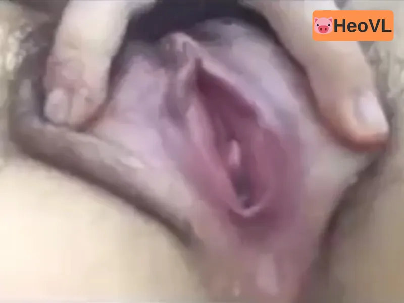 Người yêu show cận cảnh âm đạo đang thở