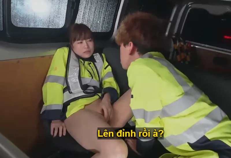 Cô vợ đi làm kiếm thêm phụ người chồng rồi lại rung động với cậu trai trẻ vì thiếu thốn