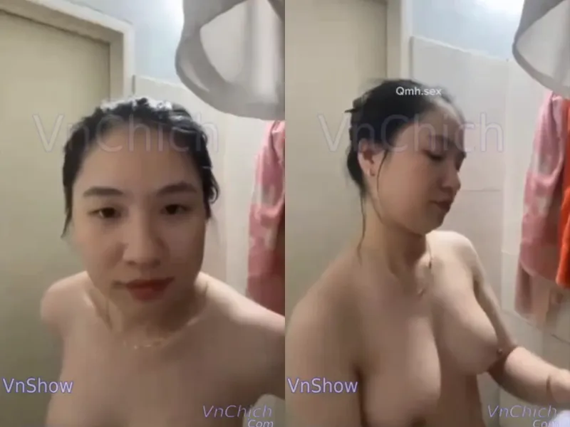 Gái vú bự, vừa call với em gái vừa tắm